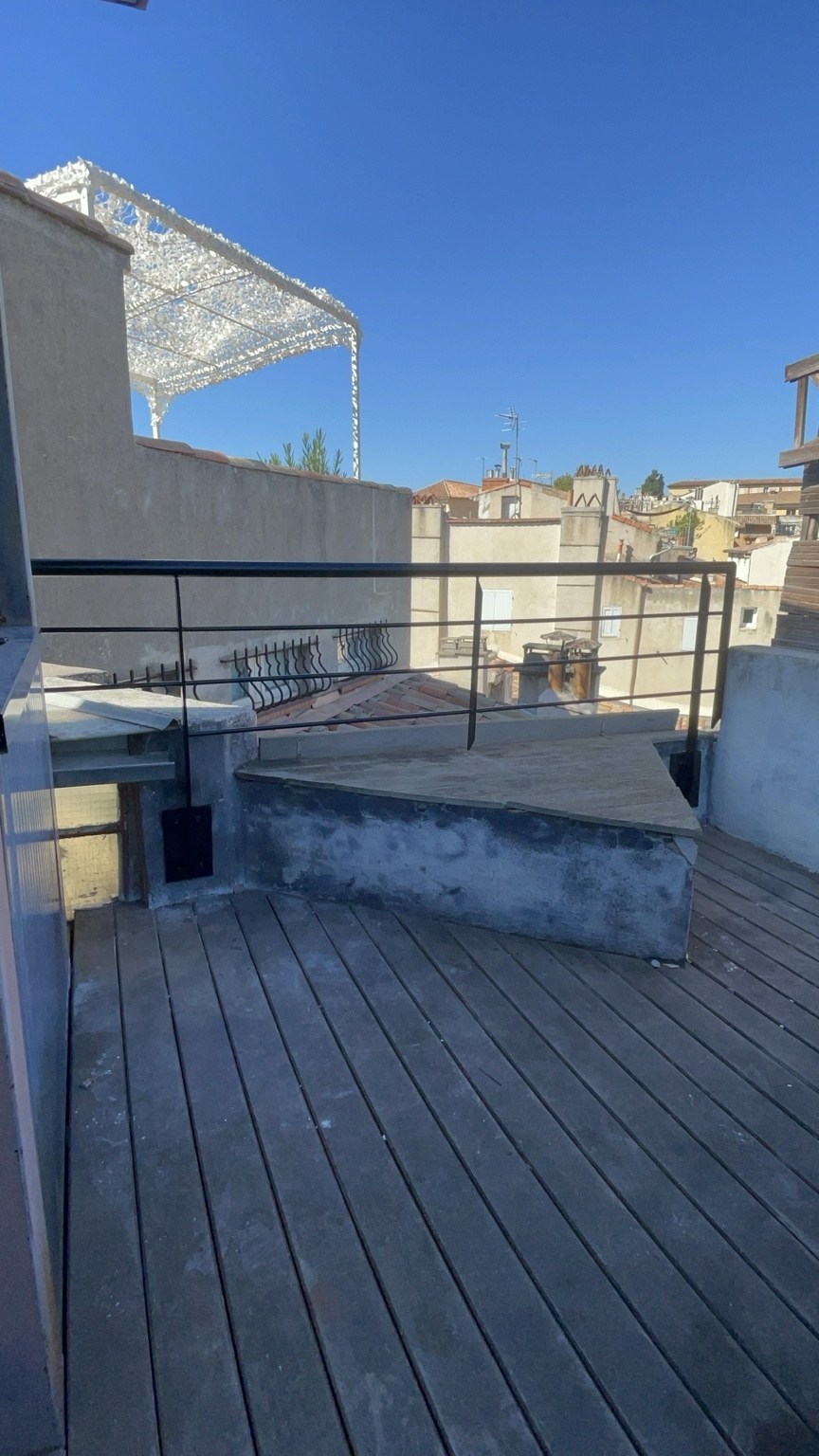 Vue de la terrasse — L’ouvrage dans son environnement